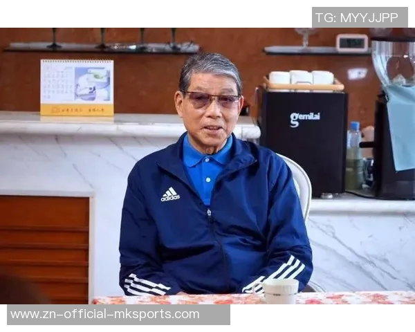 徐根宝高龄仍陪伴U20球员为他们付出辛劳感动球员心声