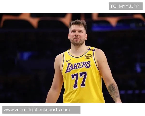 东契奇为湖人转播团队送车车上专属名牌彰显心意