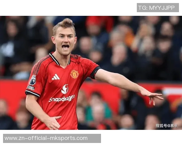 前曼联球员点评阿莫林战术调整四后卫成效显著五后卫变动令人费解 前曼联球员点评阿莫林战术调整四后卫成效显著五后卫变动令人费解